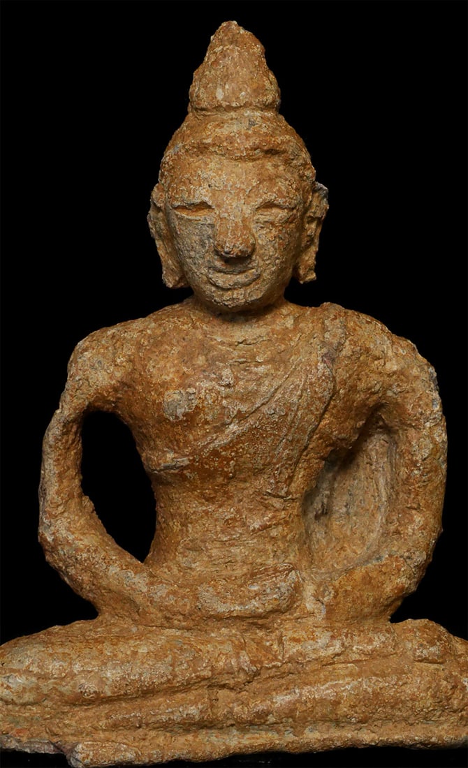 Unusual Buddha, Very Unique & Difficult to Identify: Very unusual Buddha- hard to identify- possibly Sri Lankan, and very early- up to 1,000 years old. Also maybe Thailand or Burma. Or? Unusual Lead or Silver/Lead Alloy. Never seen another like it.