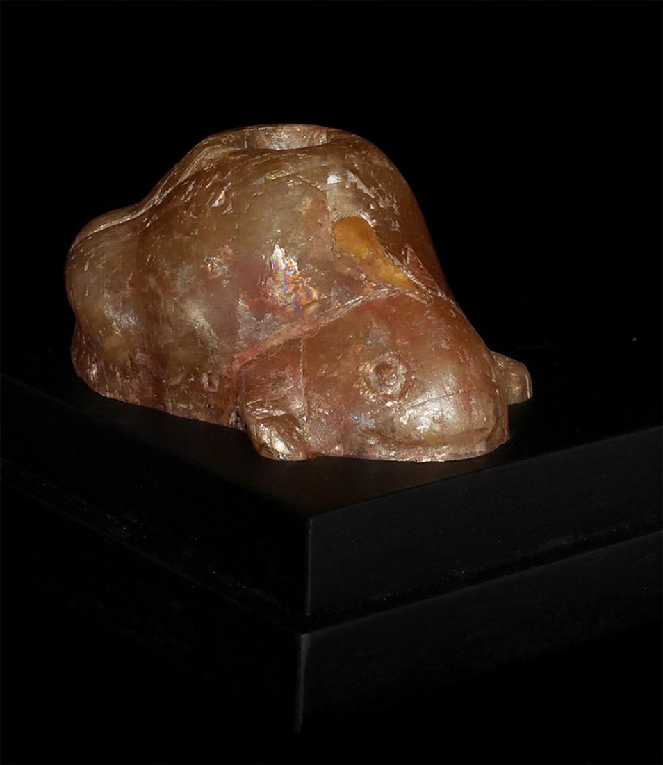 17/18th Century northern Thai crystal (?) reliquary turtle or tortoise. Very rare !!: Very rare 17/18th Century northern Thai crystal (?) reliquary turtle or tortoise. The closest related examples I have seen have been carved in clear quartz crystal or in a special glass which