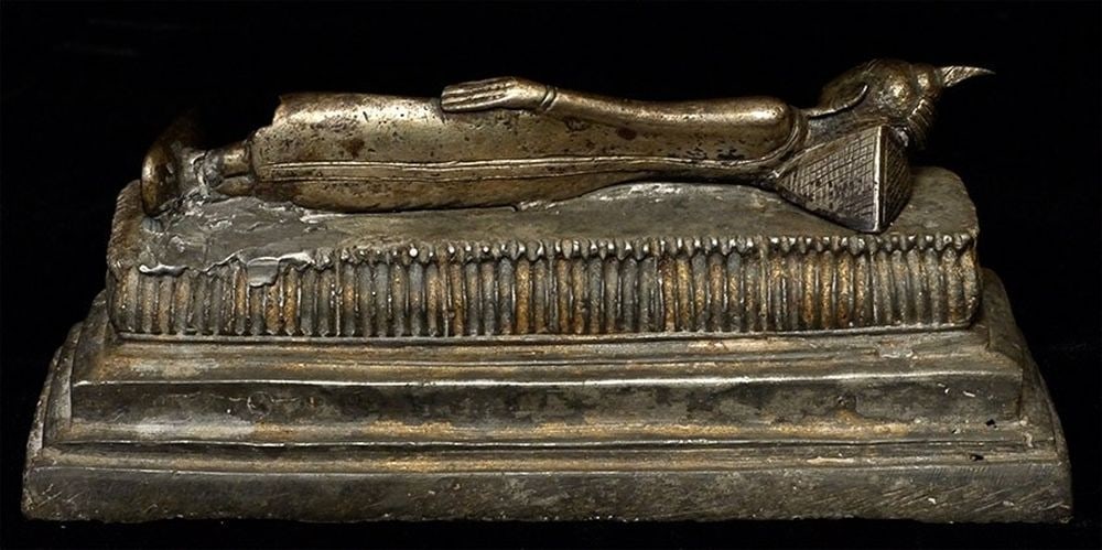 Solid silver 18thC Ayuthaya Reclining Buddha - Rare Type. - 3