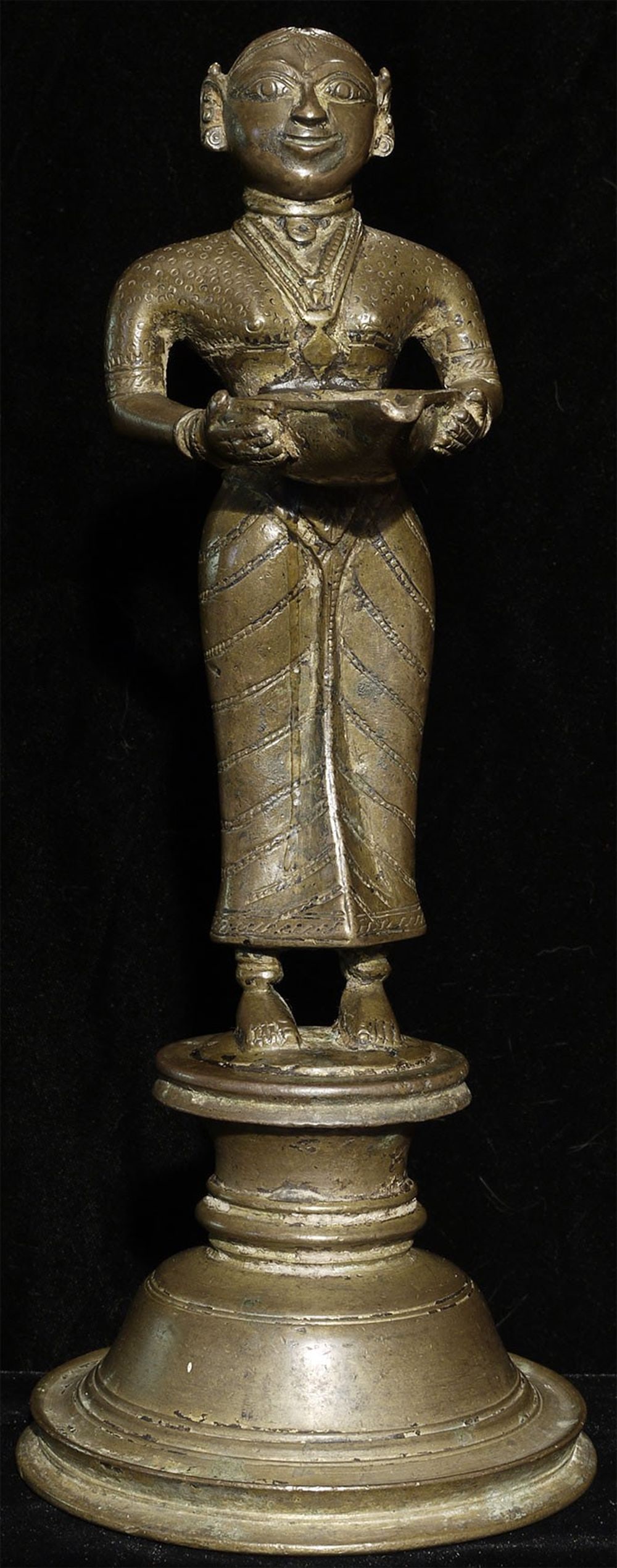 18thC Hindu Female as Oil Lamp. Large, exceptional quality. Special! Everything-casting, sculpting,: 18thC Hindu Female as Oil Lamp. Large, exceptional quality. Special! Everything-casting, sculpting, beautiful face, great patina, erc. all first rate. Heavy-Temple size at: Measurements: Large at