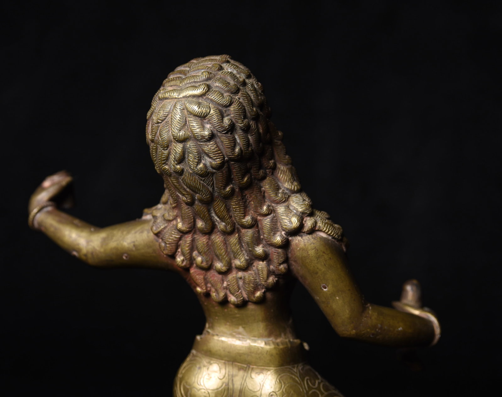 18th/early 19thC/early 19thC Nepalese dakini. Powerful: Powerful 18th/early 19thC/early 19thC Nepalese dakini. Cast in two halves in bronze, which is typical for this time period. It is currently possible to take it apart. I was going to crimp it more