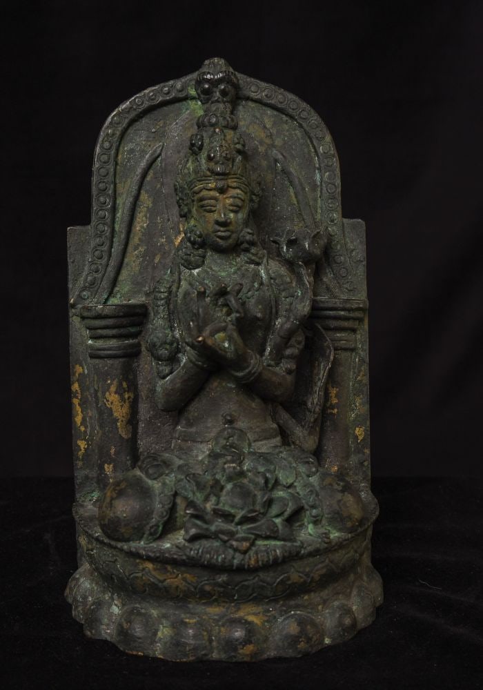 Early Java bronze Hindu Shiva sculpture. Large size. Rare type. Special.: Rare large and powerful antique Javanese Bronze of Shiva. Many hundreds of years old - a little under 9.5" ( 24.13cm ), though more prominent than the dimensions covey. It is provincially sculpted,