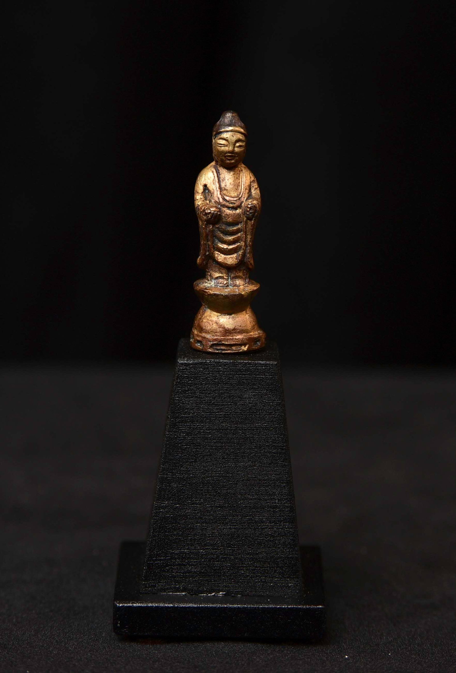 1,000+years old Miniature Korean bronze Buddha. A Little Treasure-Fine: A thousand-year-old miniature Korean bronze Buddha. Purchased from a Japanese collection, this is one of the smallest early Korean bronze Buddha I have found that had a truly good face. A Little Treas