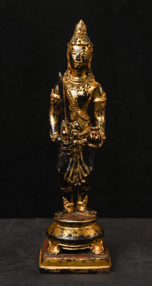 Chinese Bronze Bodhisattva, Dali Kingdom (12th 13th century) style: Bronze Bodhisattva with very distinctive features that look to be Dali Kingdom (12th 13th century south China Kingdom), though other features (hollow casting) plus overall look and feel point to a