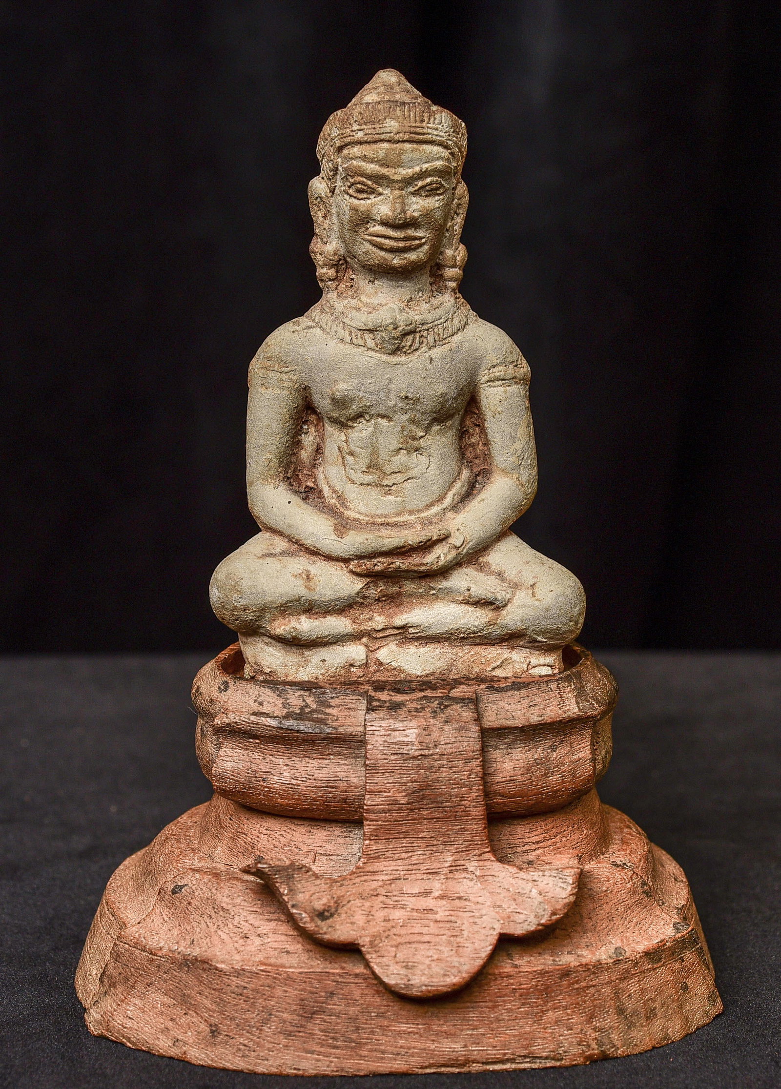 11th/12thC terracotta Cambodian Buddha.: Outstanding 11th/12thC terracotta Cambodian Buddha. Does not appear to have any damage or repairs, which is remarkable for a piece of this age (probably an excavated piece). Sits 4.5" tall and bottom