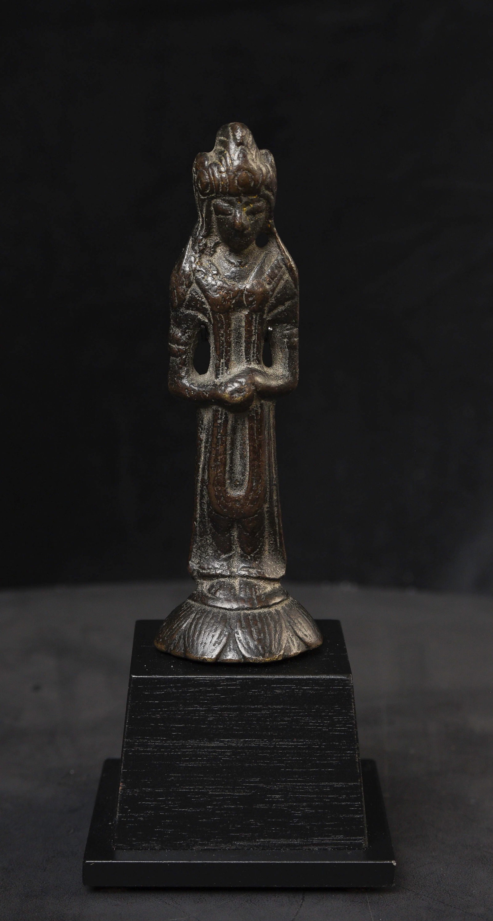 Chinese Sui Bronze Bodhisattva- Early type-close example at Kollers (1 of 13)