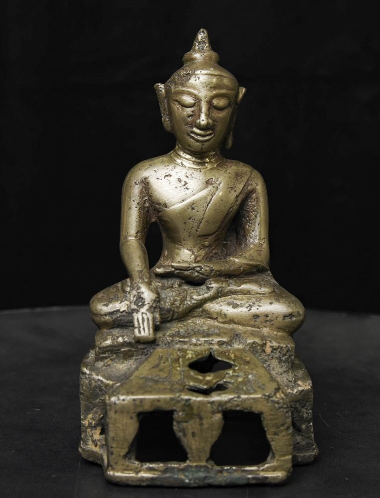 This is a rare late Pagan/Pinya bronze Burmese Buddha from the 13th or 14th centuries: This is a rare late Pagan/Pinya bronze Burmese Buddha from the 13th or 14th centuries. The base is highly unusual and complex and appears to have originally had an additional figure or figures