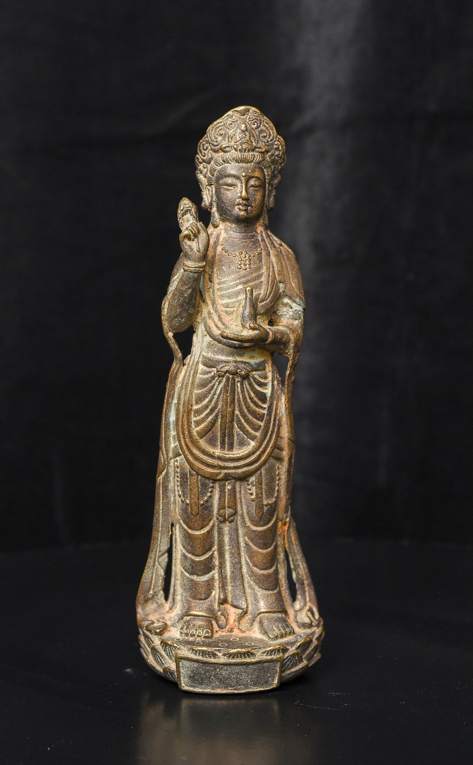 Superb Chinese Buddha of Compassion. 18/19thC.: Superb Chinese Buddha of Compassion. 18/19thC. Best of this type I have ever seen. May be out of a mold, but does not matter, as the detail and finishing work are superb. Looks to be consecrated.