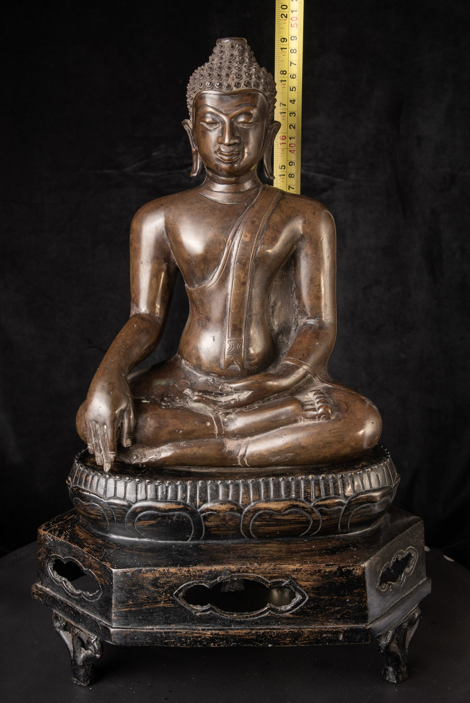 Large Thai bronze Buddha. - 2