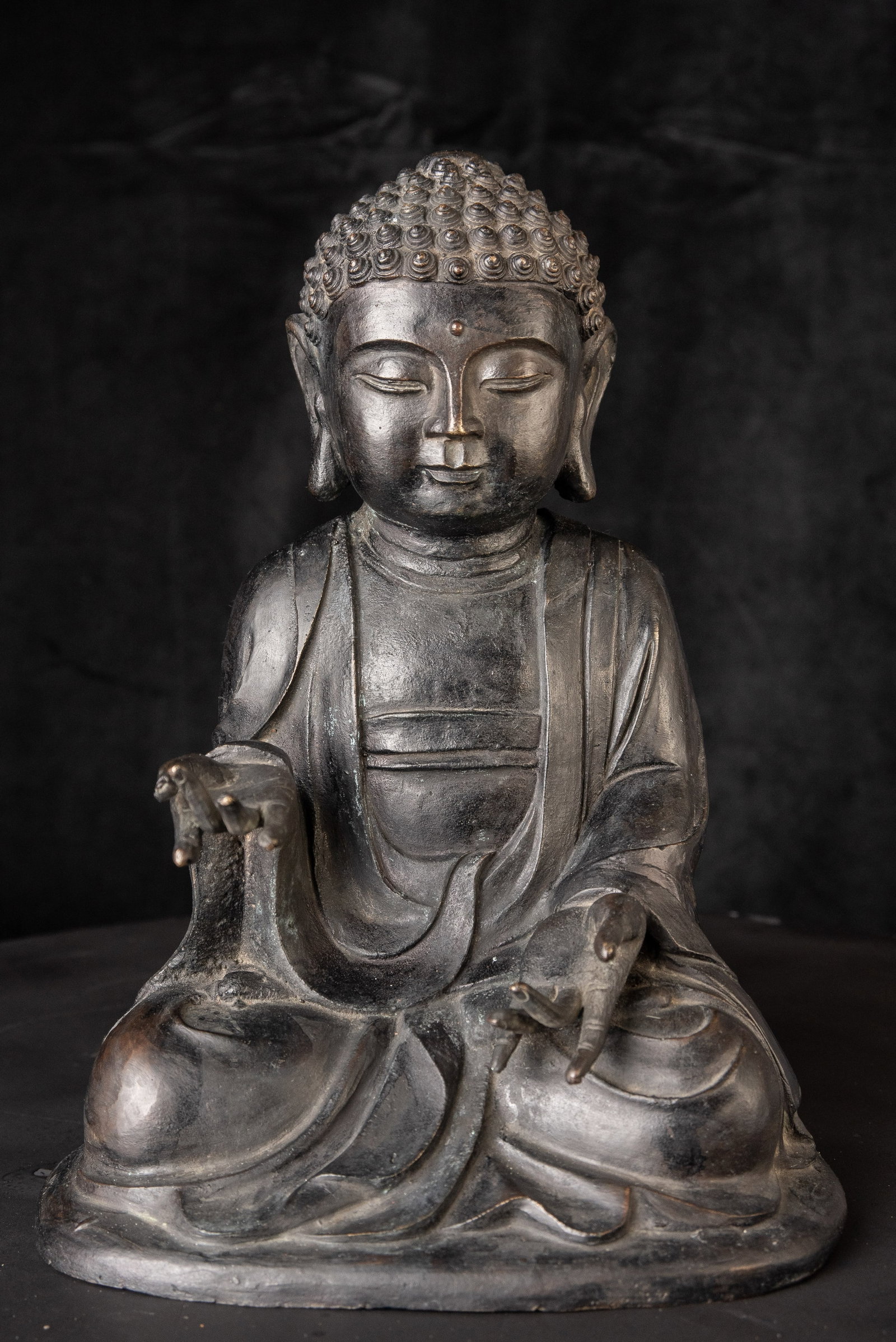 19/20thC Korean bronze Buddha-large classic type: Purchased from an old Japanese collection, this is a classic Korean bronze Buddha. There are surprisingly few of this type in the marketplace as compared to its Chinese or Japanese counterparts. You c
