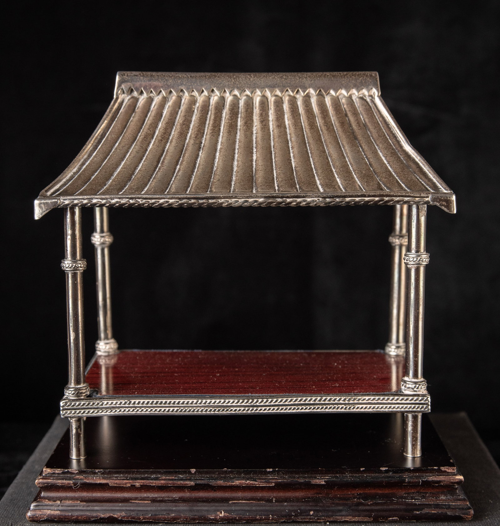 Chinese or Japanese solid silver display Altar-finely cast and finished. Beautiful.: Superb altar/display, piece cast of almost pure silver, with a wood floor. Quite heavy, I think 10 or 11 ounces of silver. I need to pull up wood out and weigh it separately, but the silver is quite