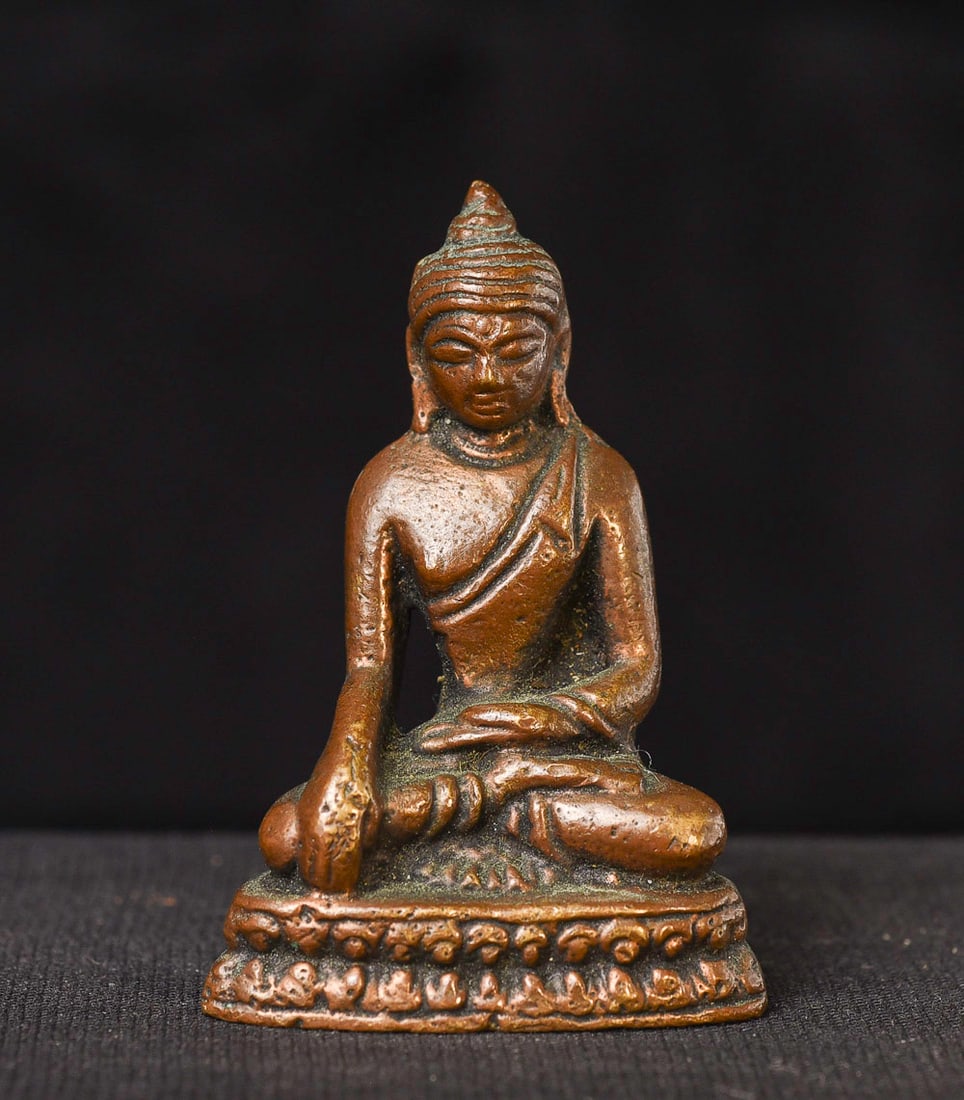 Vintage/Old Bronze Seated Buddha.: Vintage/Old Bronze Seated Buddha.1 7/8" tall, 1.25" x .75". Deep discount