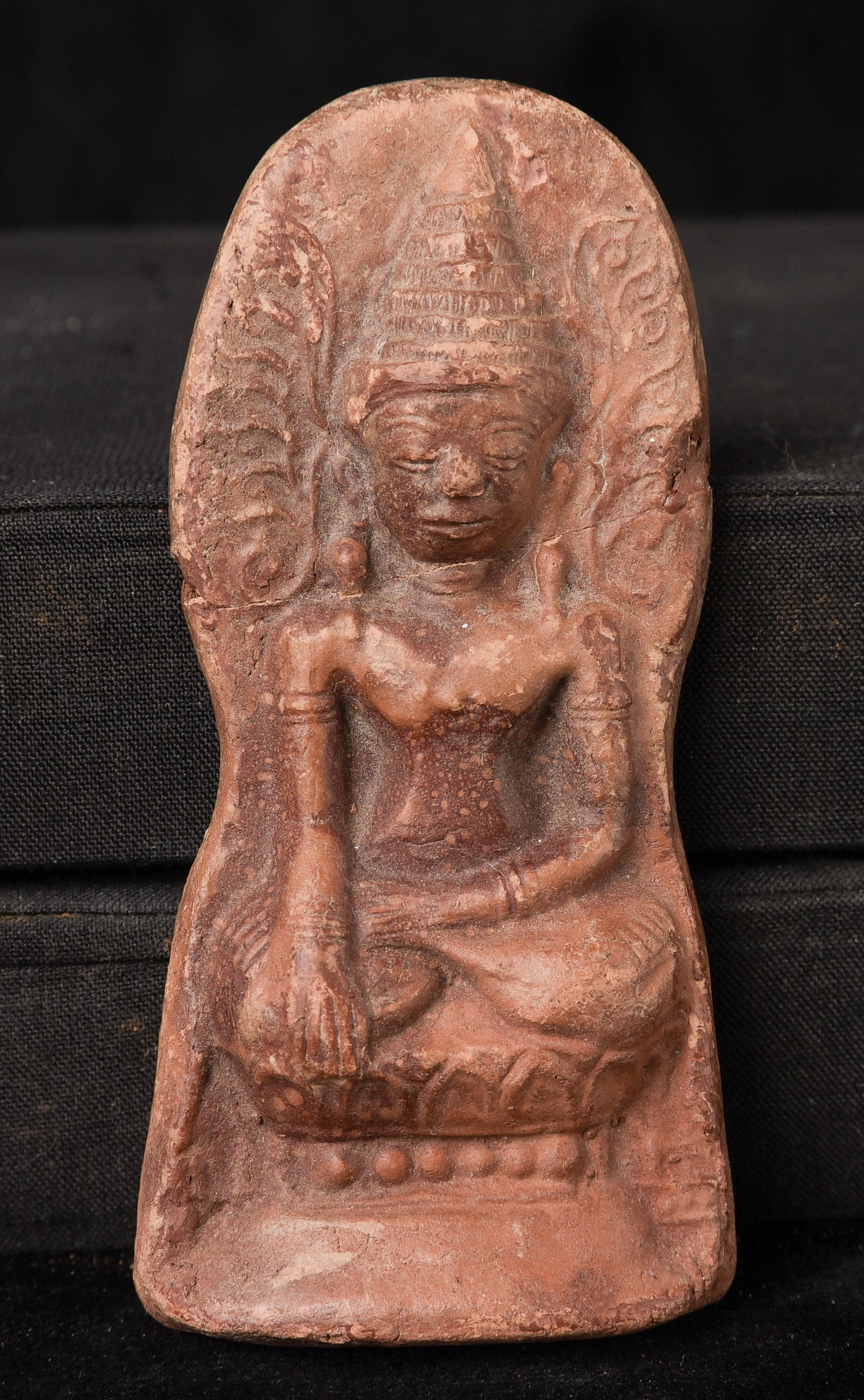 17/18thC Arakan Buddha Tablet with crown: 17/18thC Arakan Buddha Tablet with crown (repaired-hard to see on the front- you can see on the back that it was broken in 2 spots. Well-repaired. ( 4.25"H x 2"W x .625"D ) - 75g.
