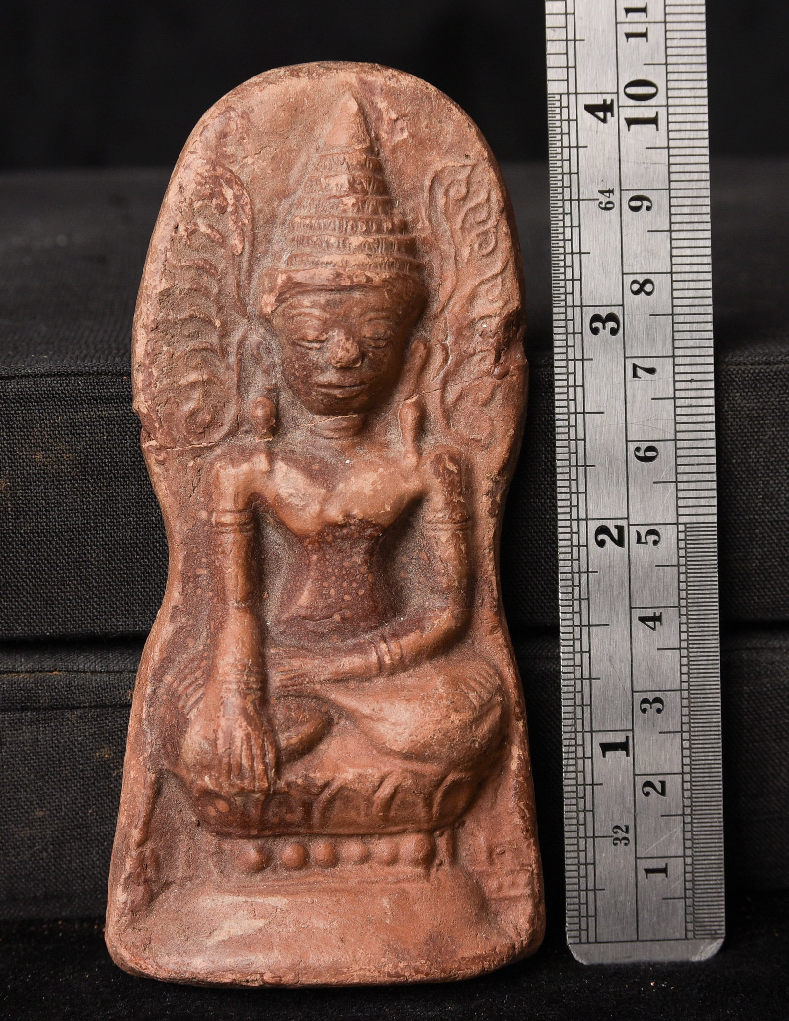 17/18thC Arakan Buddha Tablet with crown - 3