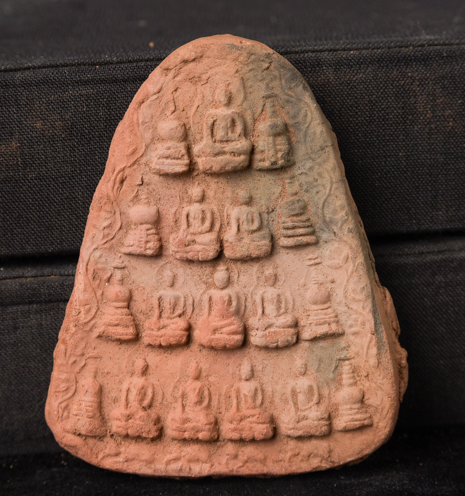 18/19thCor earlier Tibetan clay tablet with Bodhisattvas .: 18/19thCor earlier Tibetan clay tablet with Bodhisattvas . ( 3" H x 2.25"W x .5"D ) - 55g.
