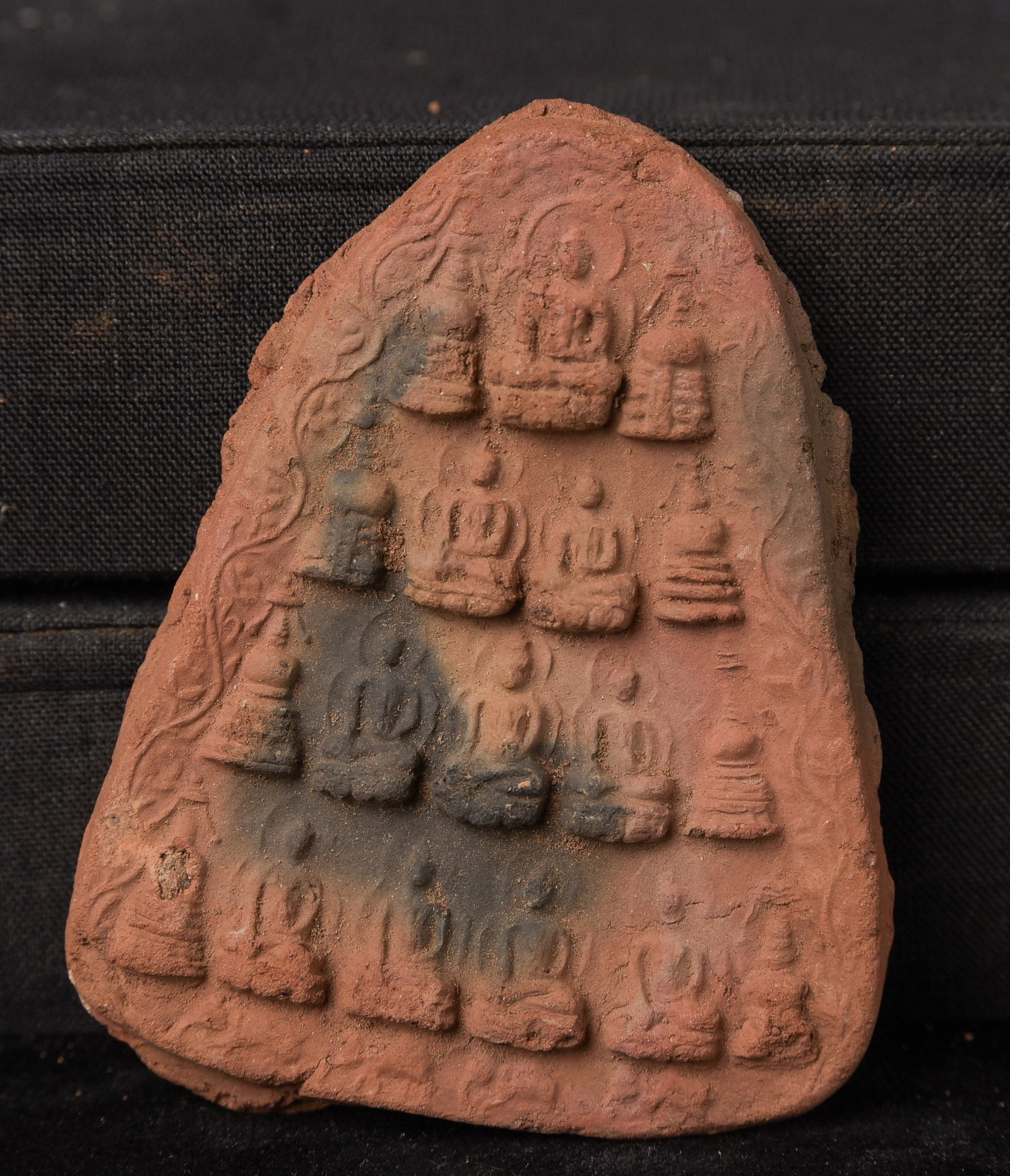 18/19thCor earlier Tibetan clay tablet with Bodhisattvas.: 18/19thCor earlier Tibetan clay tablet with Bodhisattvas - ( 3" H x 2.25"W x .5"D ) - 65g.
