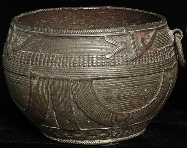 Pair of vintage/old bronze bowls are 3.25" tall, top: Pair of vintage/old bronze bowls are 3.25" tall, top diameter of 4".