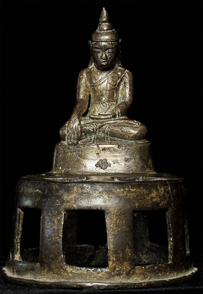 18/19thC Burmese Buddha on an unusual base.: 18/19thC Burmese Buddha on an unusual base. Sits 4.75" tall, bottom diameter of 3 3/8 Domestic shipping is included. International shipping will be $35, including packing, shipping and insurance