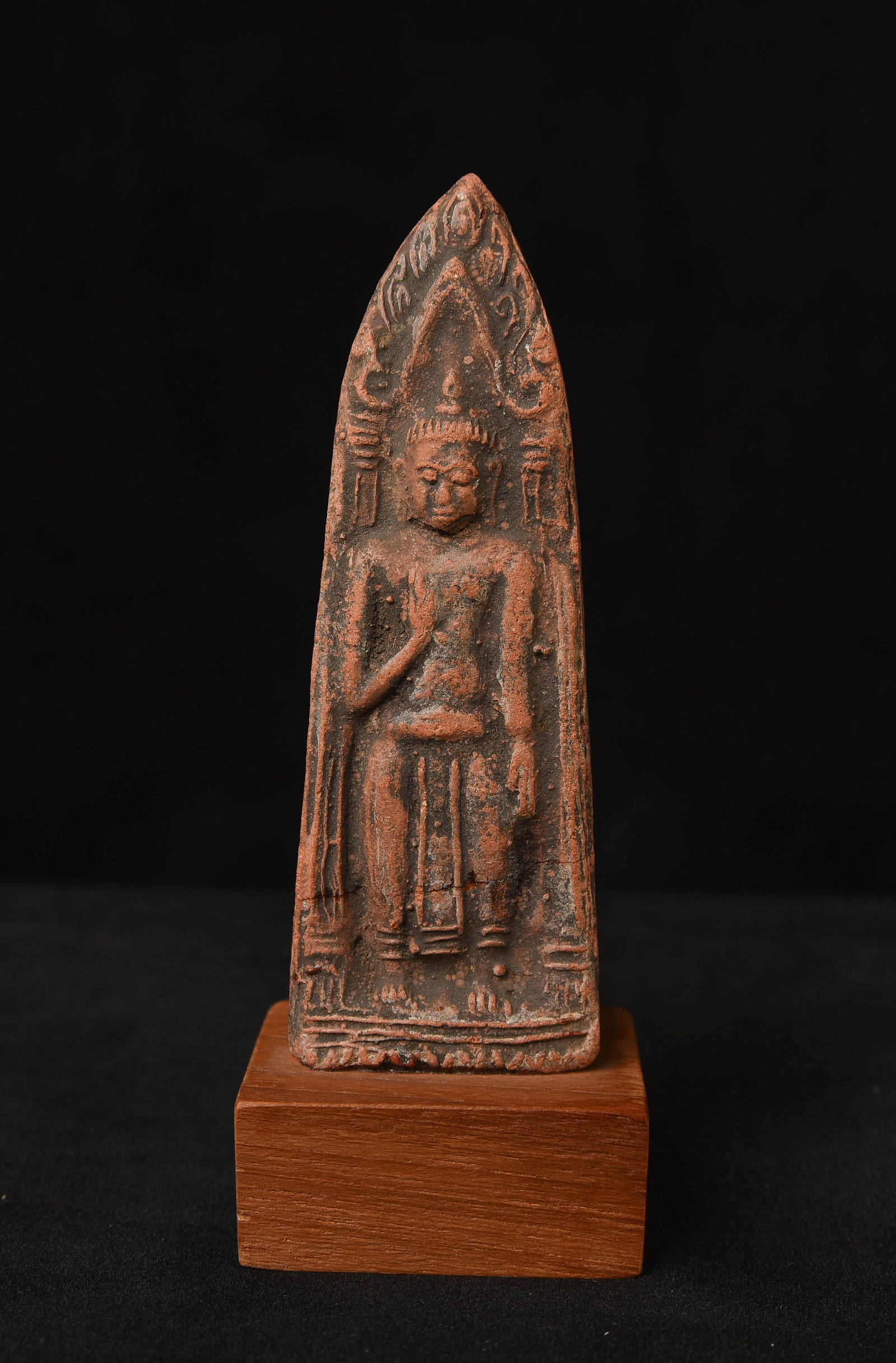 Nice quality Thai Buddhist clay tablet mounted on a display stand. Repaired at the knees-otherwise: Nice quality Thai Buddhist clay tablet mounted on a display stand. Repaired at the knees-otherwise good. I believe this to be an authentic example. From a Washington DC collection of a diplomat who