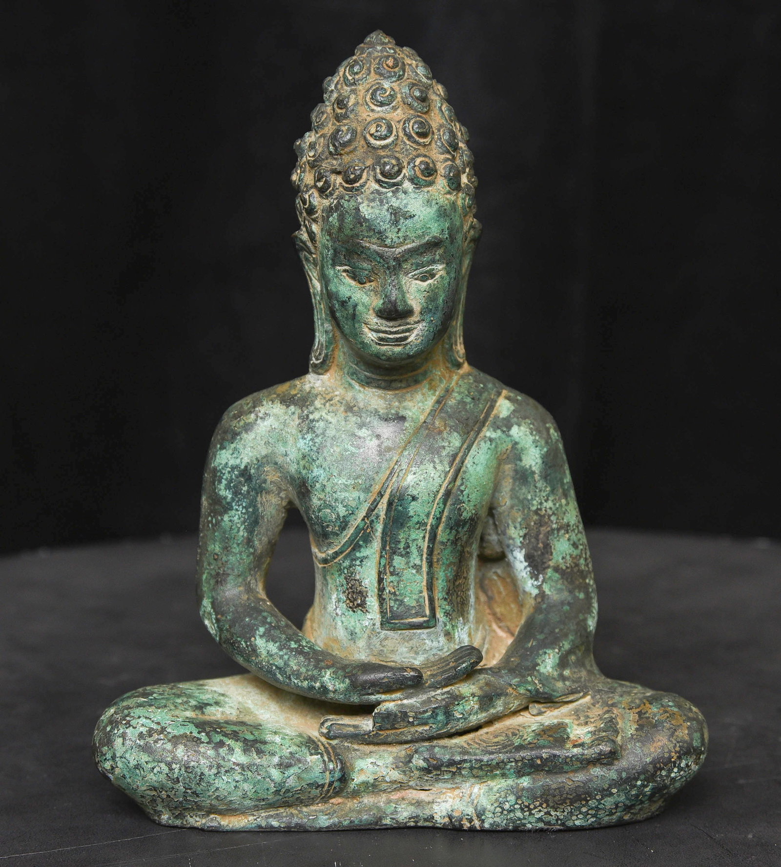 Thai or Cambodian Buddha in a Dvarati style.: Thai or Cambodian Buddha in a Dvarati style. Cast of a high-quality bronze 20thC.
