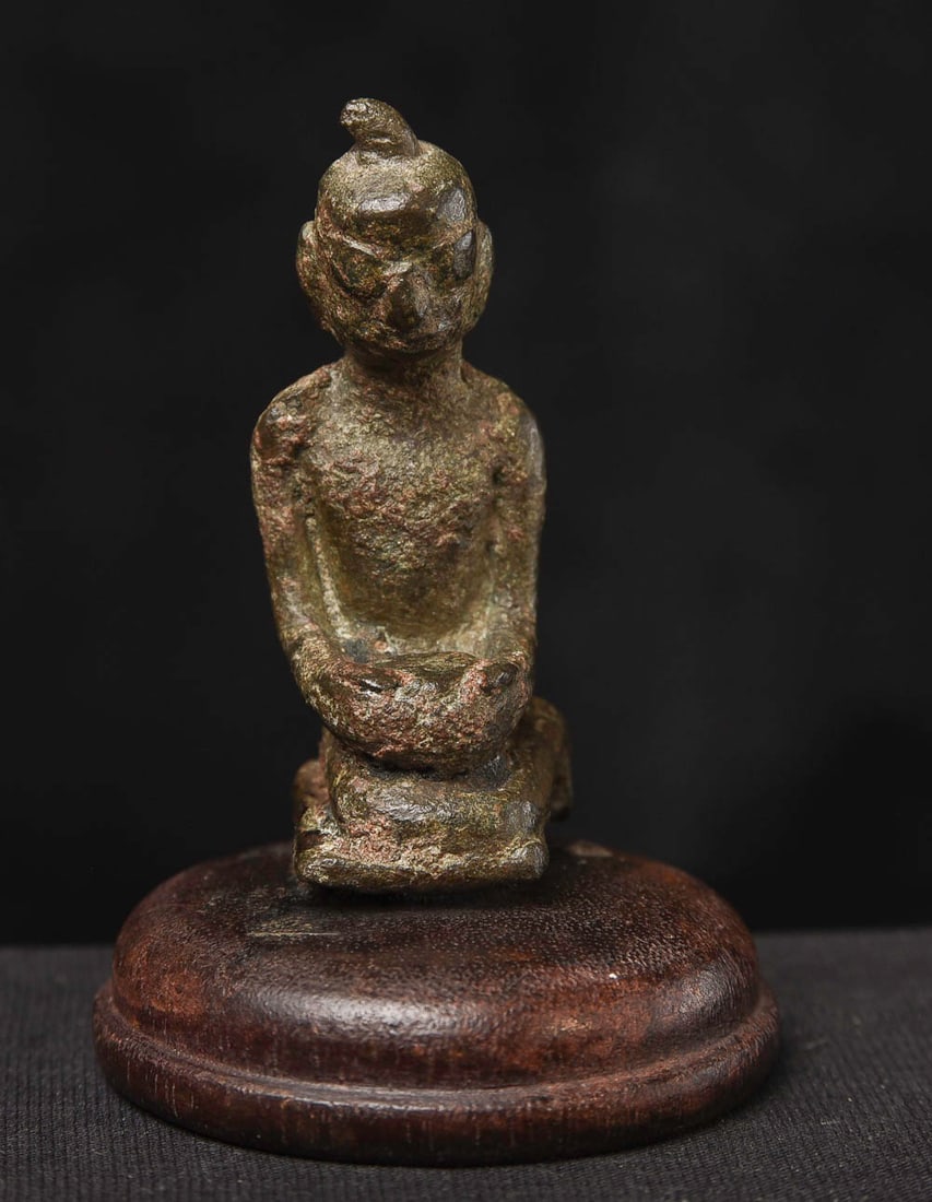 MONK , 18th Century Burma , Bronze, 3 Inches Tall: MONK , 18th Century Burma , Bronze. (2.375"H x 1"W x 1"d) - 120g (Base is .5"H)