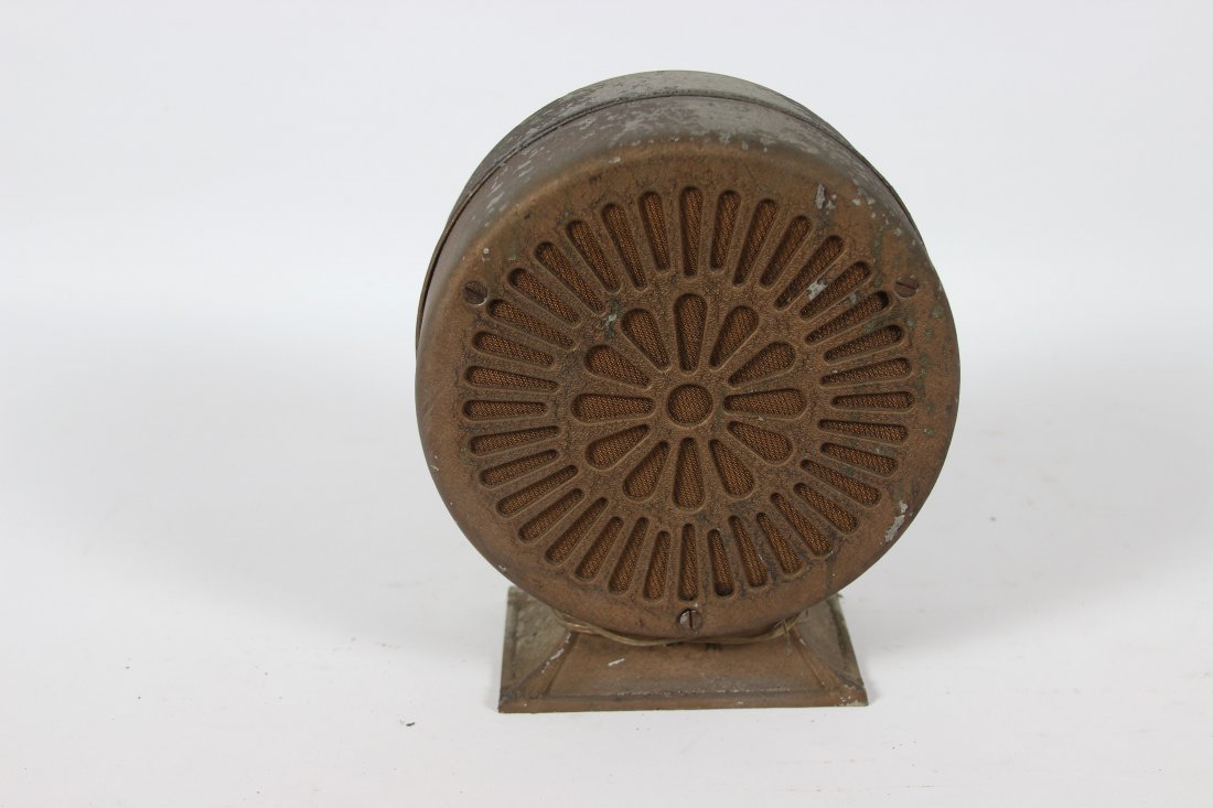 Utah Round Speaker: 9" x 5" x 10"