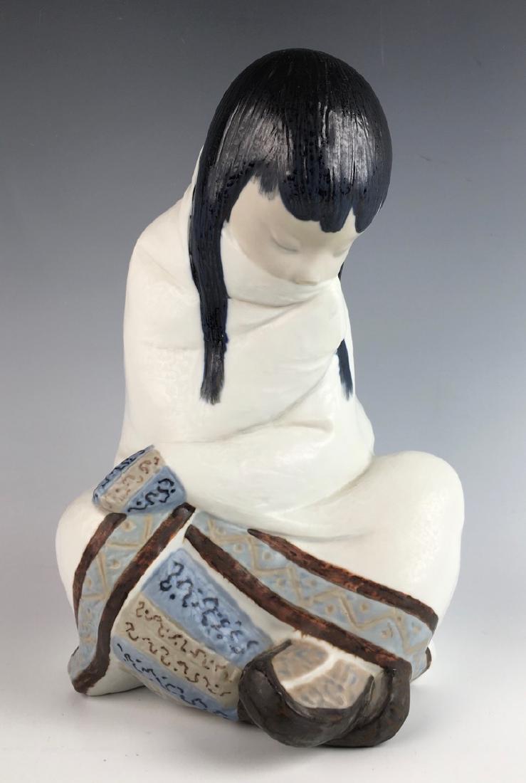 Vintage Retired Lladro Large Eskimo Girl #2008 (1 of 4)