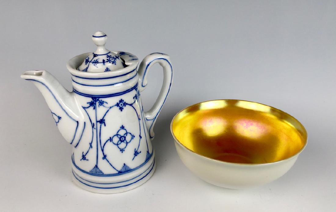 Steuben Aurene/Calcite Bowl & Blue/White Teapot (1 of 3)