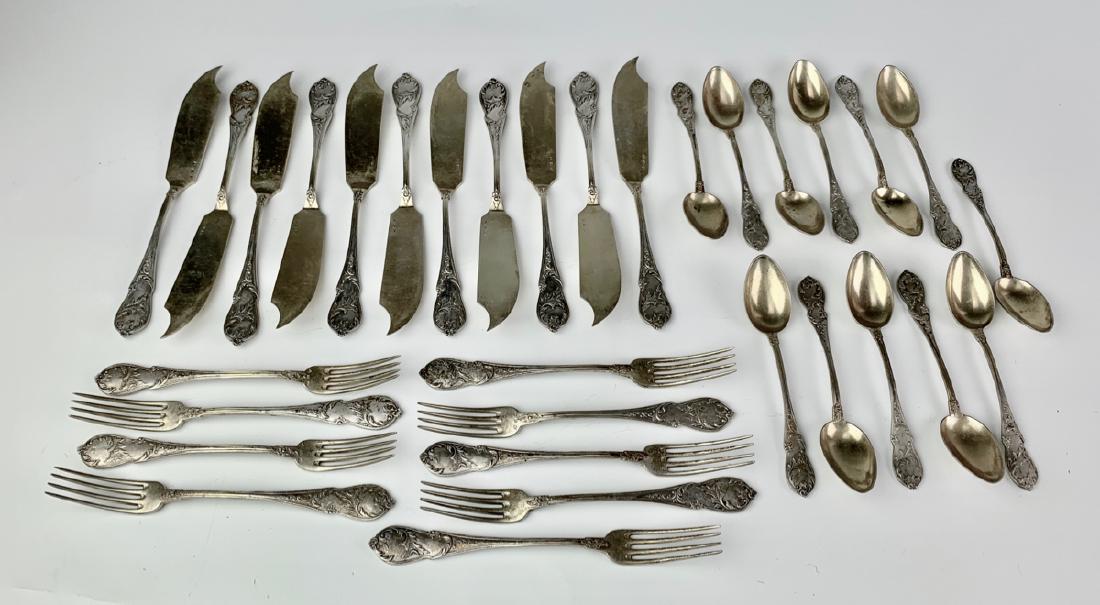 Group of 800 Continental Silver Flatware: Consisting of 11 knives, 9 forks and 12 spoons, all are hallmarked and marked 800, no monogram, 844 grams, 27.1 troy ounces, good condition, 7" longest
