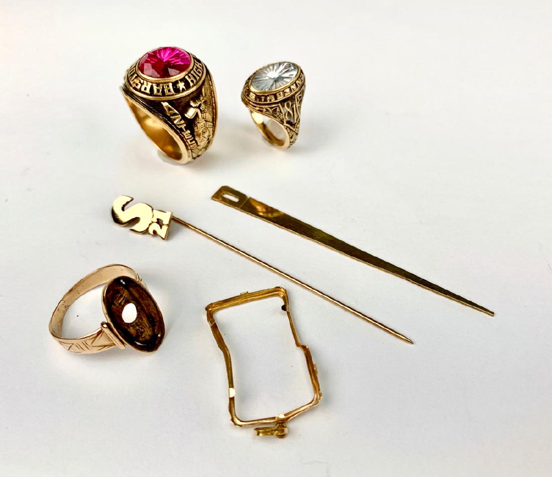 Group of 14k & 10k Yellow Gold Items: Included are 2 10k high school rings, 14k letter "S" stick pin and 14k letter "D" toothpick, 2 pieces of scrap, 28 grams total weight