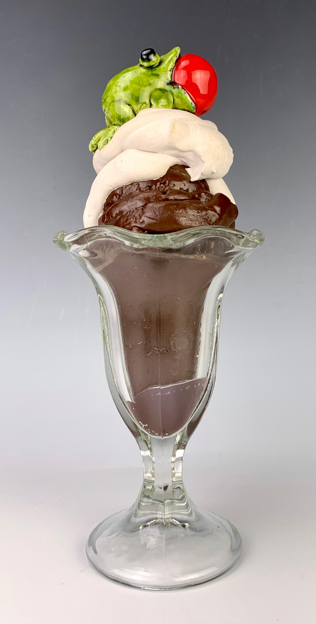 David Gilhooly (American 1943-2013) Sundae: Signed "Gilhooly 81", glazed ceramic sculpture, good condition, 9.5" height