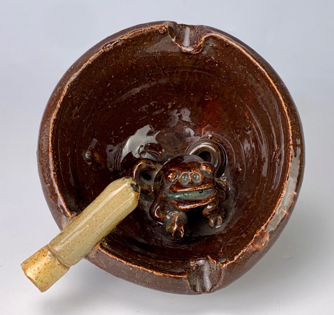 David Gilhooly (Am 1943-2013) "Nicotine Frog": Glazed ceramic sculpture, very good condition, firing crack on bottom, 5.5" x 5"