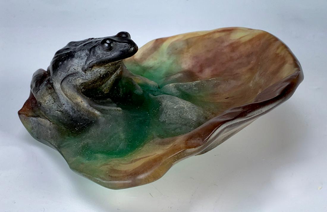 Daum Nancy Pate De Verre Frog: Signed "Daum Nancy" pate de verre frog sitting on a lily pad in colors of green and dark red, very good condition, 2.5" x 6"
