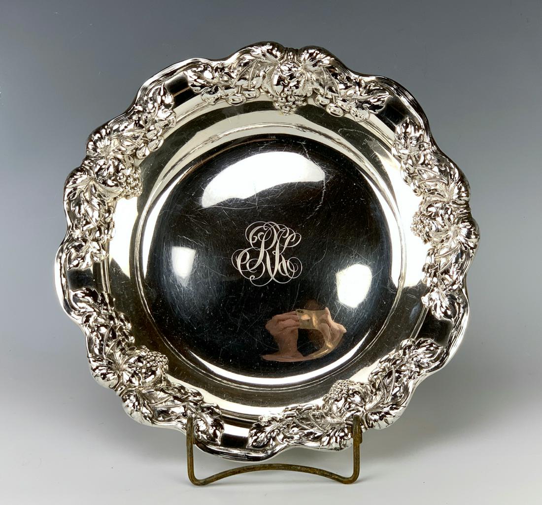 Gorham Sterling Silver Victorian Bowl with Grapes: Gorham sterling silver Victorian bowl with grapes, lovely nice sized sterling silver bowl with grapes on vines decorating the outside rim, Gorham silver marks on bottom, 416 grams, 13.37 troy ounces, 