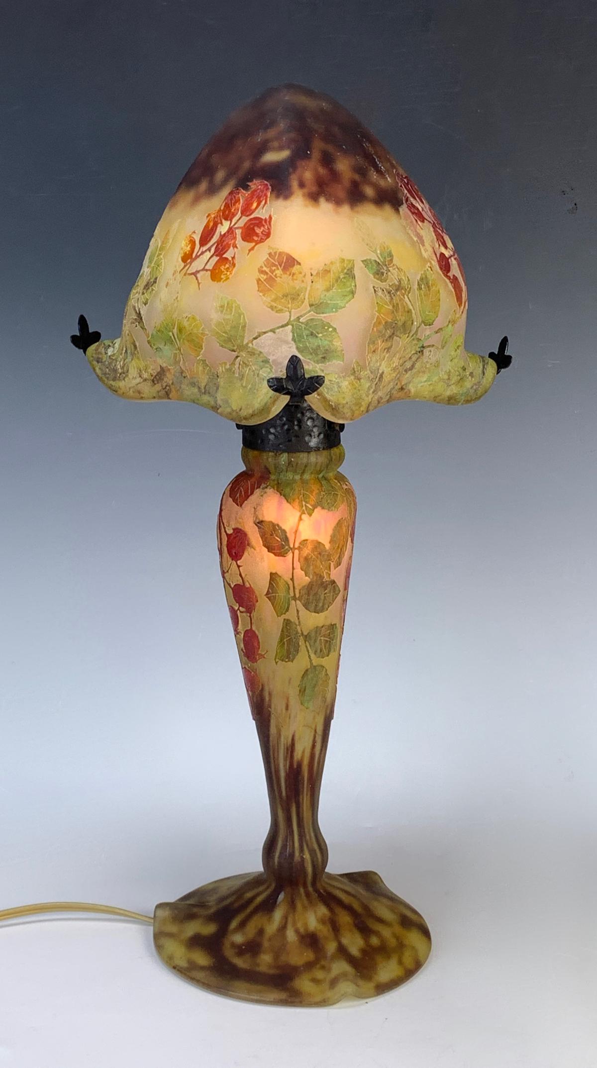 Daum Nancy Cameo Lamp "Rose Hips & Berries" (1 of 7)
