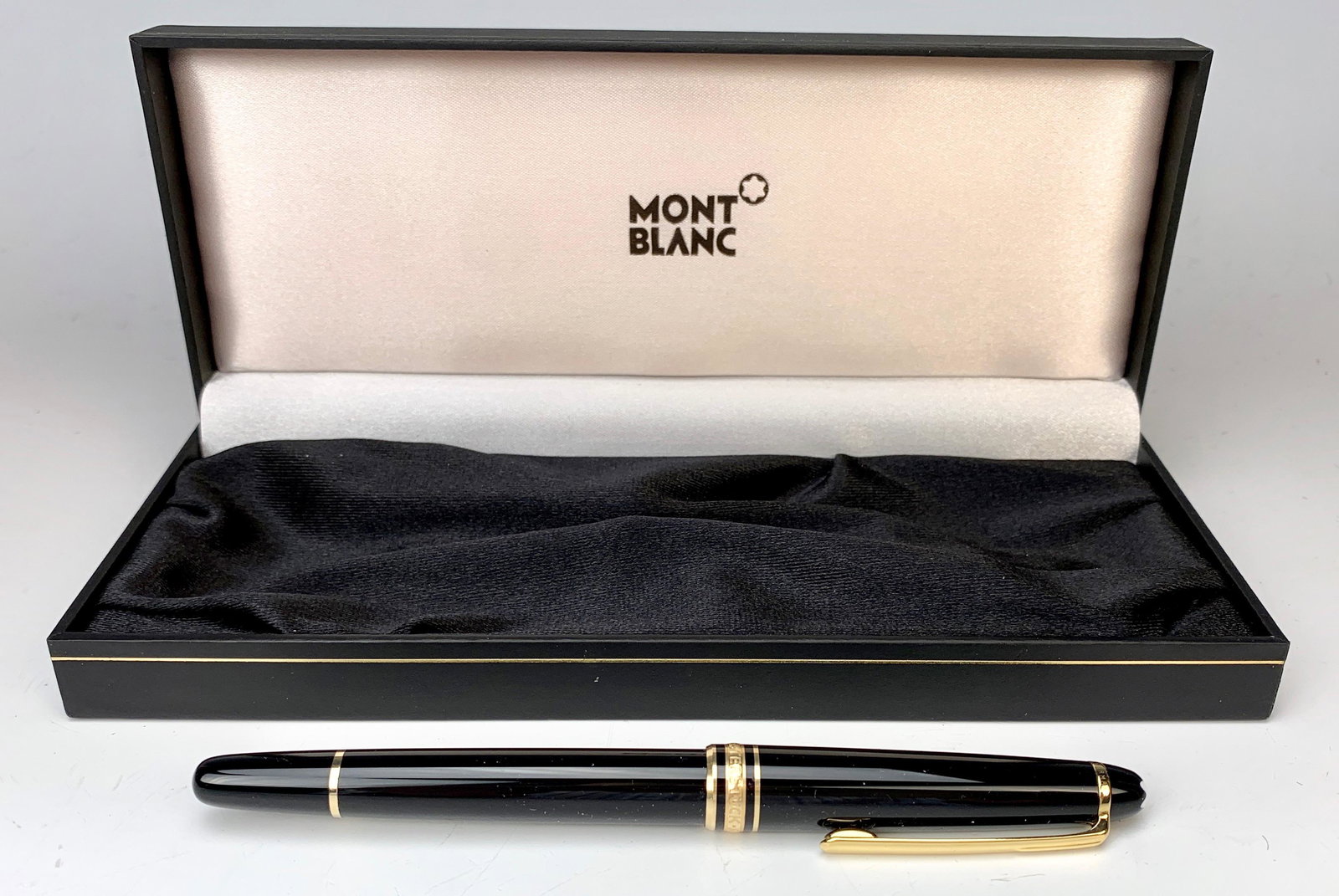 Montblanc Meister Stuck Pen (1 of 3)