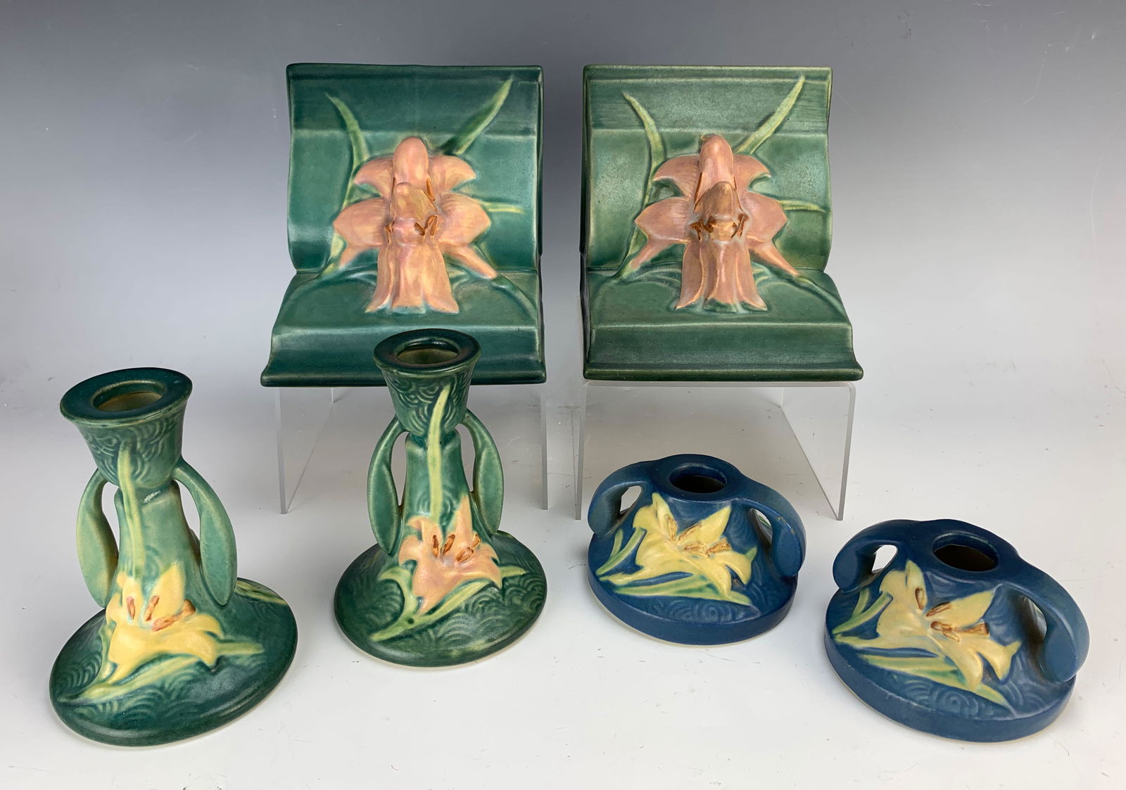 Group of 6 Roseville "Zephyr Lily" Pottery (1 of 6)