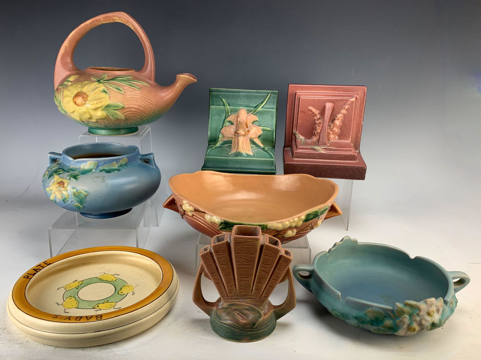 Group of 8 Assorted Roseville Pottery Items (1 of 1)