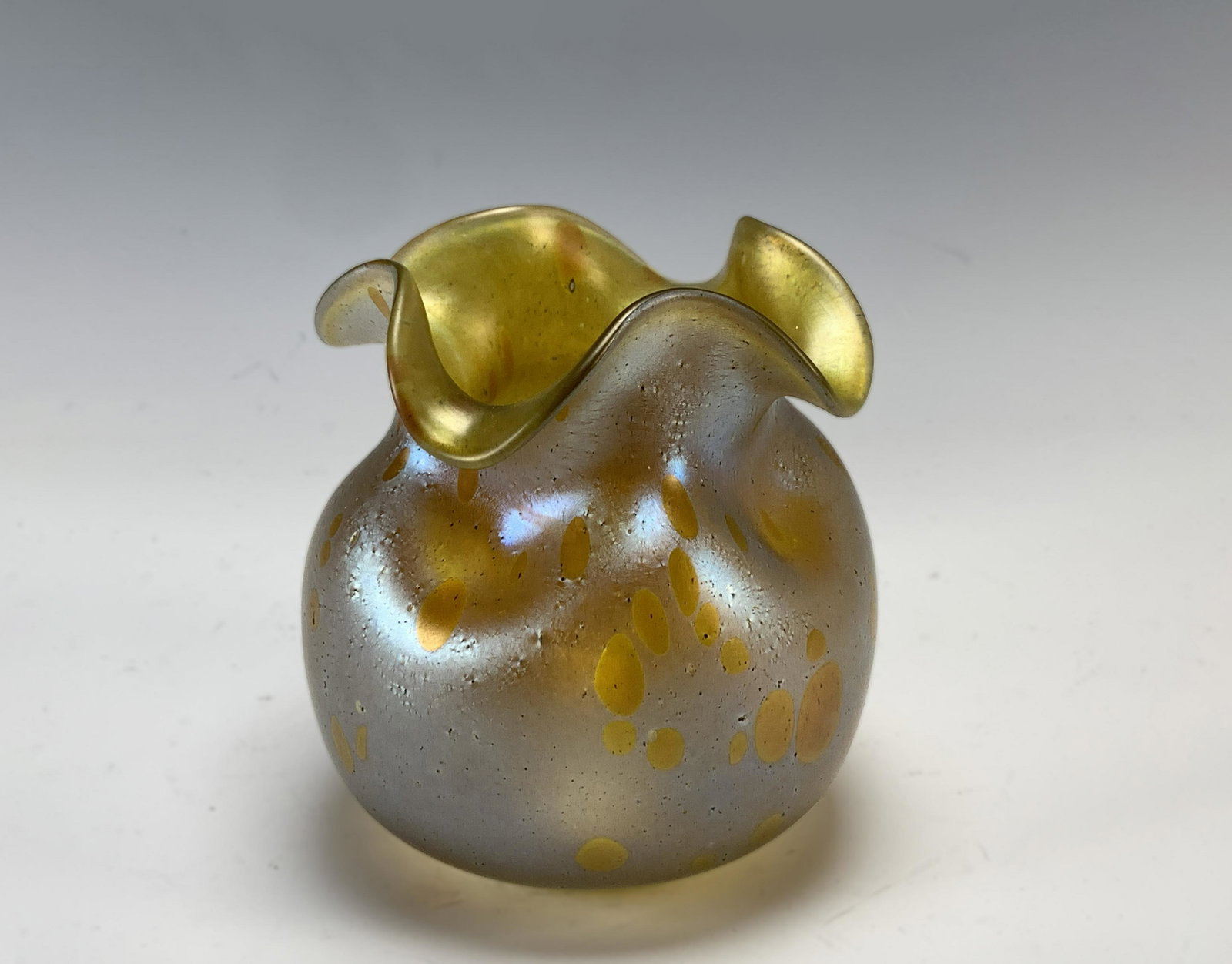 Loetz Astraea Art Nouveau Vase: Loetz vase in the Astraea decor, Bohemia circa 1900, early rare decor described by Loetz.com as done on "Candia ground with a light Silberiris finish and honey-brown marvered spots". A strong Art Nouv
