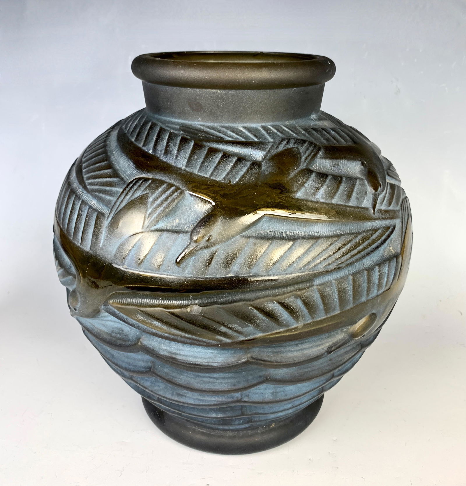 Pierre D'Avesn Art Deco Vase w Seagulls: Pierre D'avesn (1901-1990) art glass deco vase in brown smoke glass with blue patina and heavy relief moulded seagulls, signed on bottom with both raised relief mark and in ink, couple of minor chips