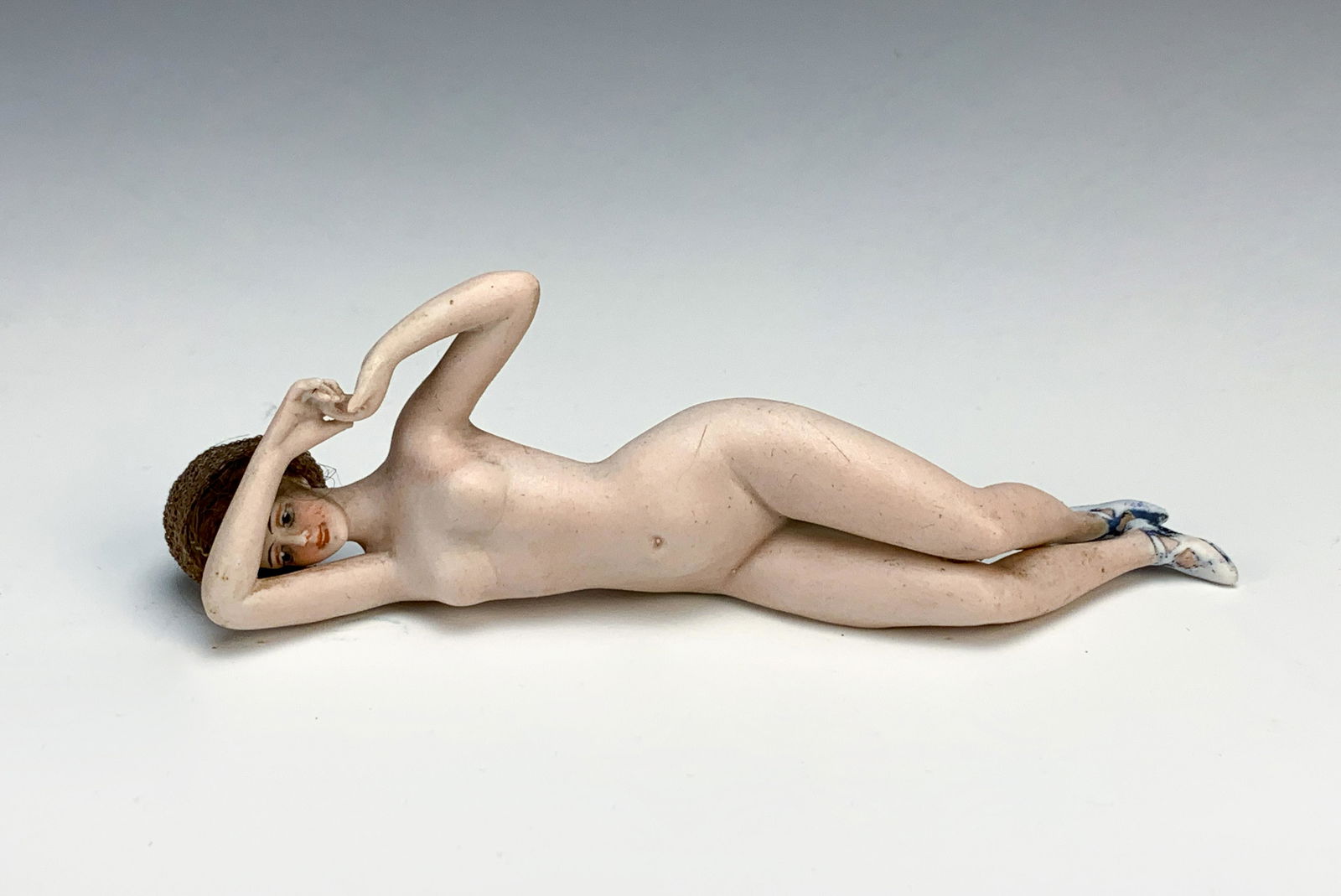 Galluba And Hofmann German Bisque Bathing Beauty: Circa 1900. Depicts a bisque nude bathing beauty with original dark brown hair laying on her side. # 4060. Size: 5" long x 1.5" tall. Condition: Very Good!