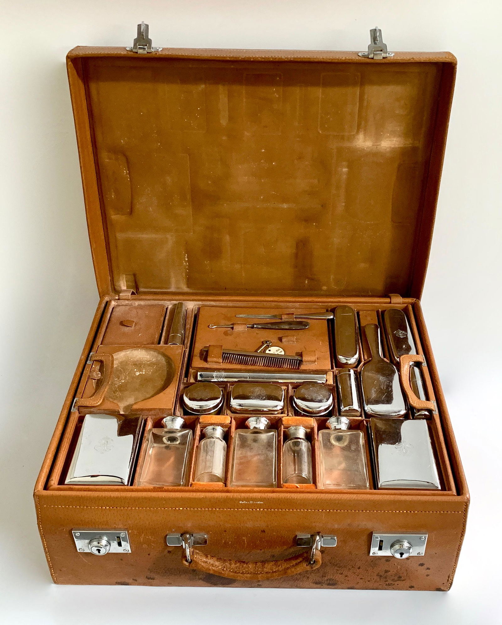 Cartier 18 Piece Sterling Traveling Vanity Set (1 of 3)