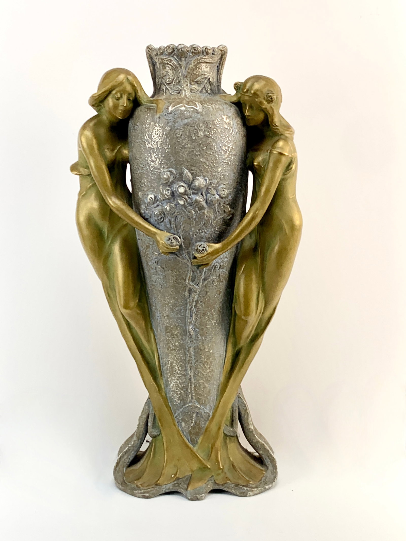 Ernst Wahliss Amphora Art Nouveau Vase: Circa 1900s figural amphora vase with two beautiful maidens, marked with Ernst Wahliss logo. Numbered 4872I, 325. Size: 14.5" tall. Condition: Very good!