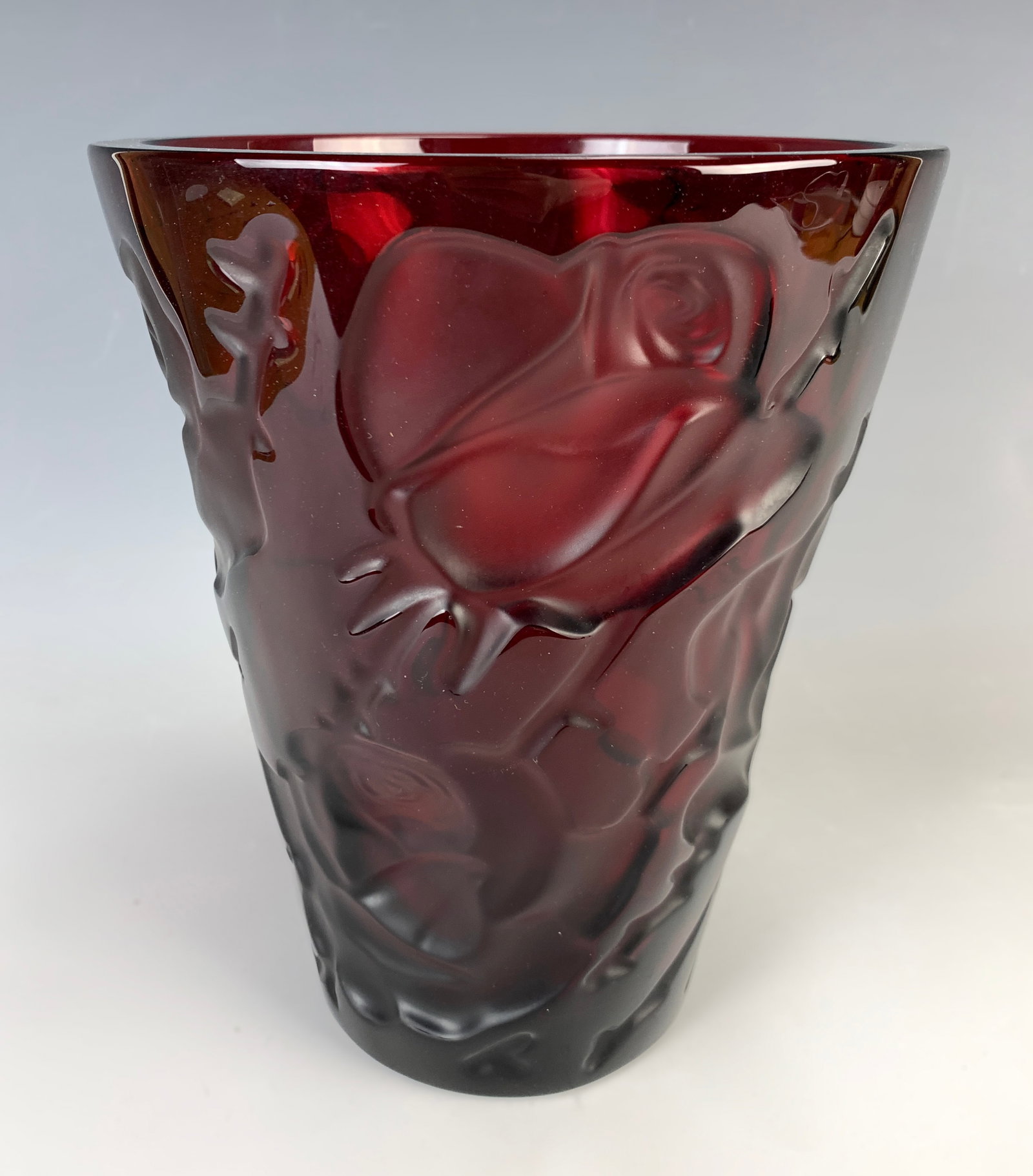 Lalique "Red" Ispahan Roses Vase: Signed on the bottom edge and numbered P005 on the bottom. It is 'new', old stock, and retired in 2012. Size: 9 1/2" high x 7 1/2". Weight: 9 1/2 lbs. Condition: Excellent.