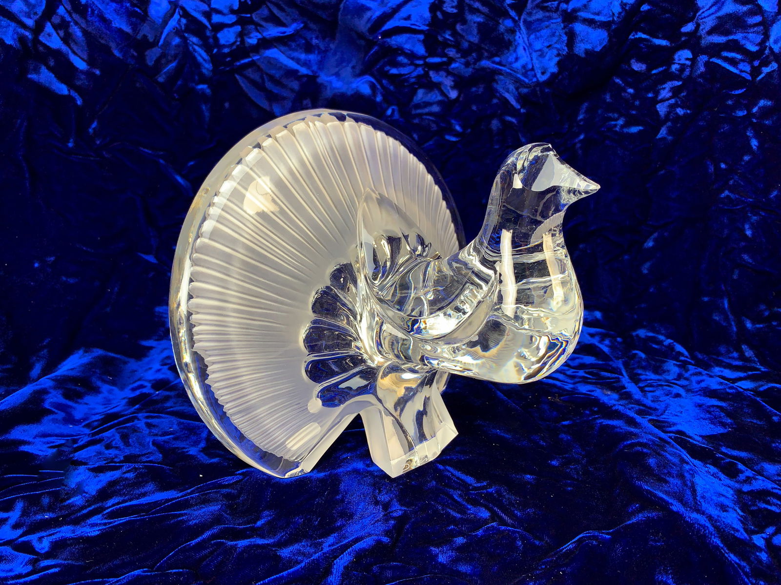 Signed Daum Glass Turkey Figurine w/Original Box: A Daum Glass turkey figurine with frosted tall feathered accented design. Signed Daum France, with original box. Size: 7" tall x 6.5" x 8" wide. Condition: very good.