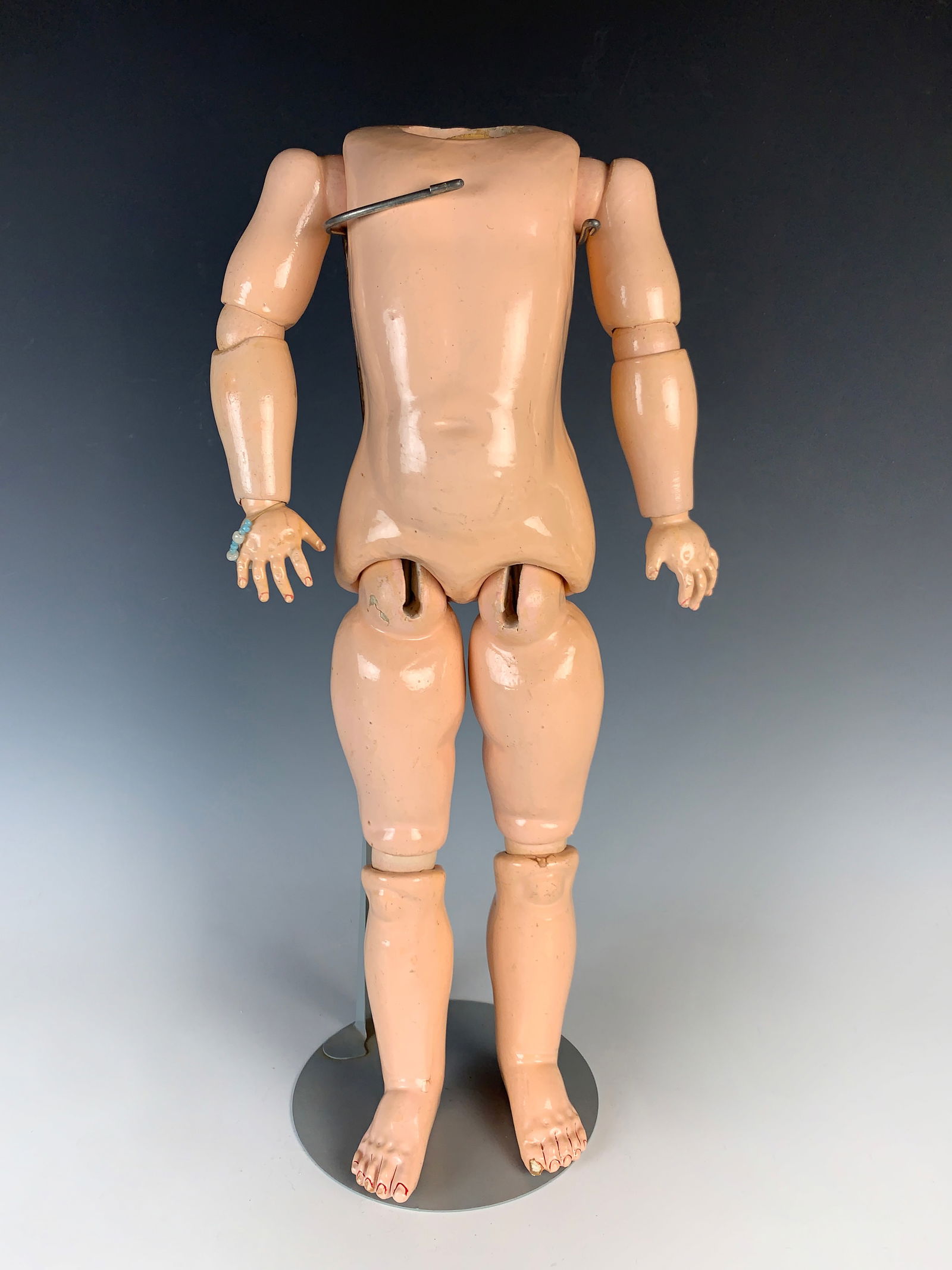 Antique Composition Full Body Sgd H. Hanpwerck: Original antique composition, featuring a bisque head by Heinrich Handwerck & Simon Halbig, Germany. :Very good condition, 18" tall