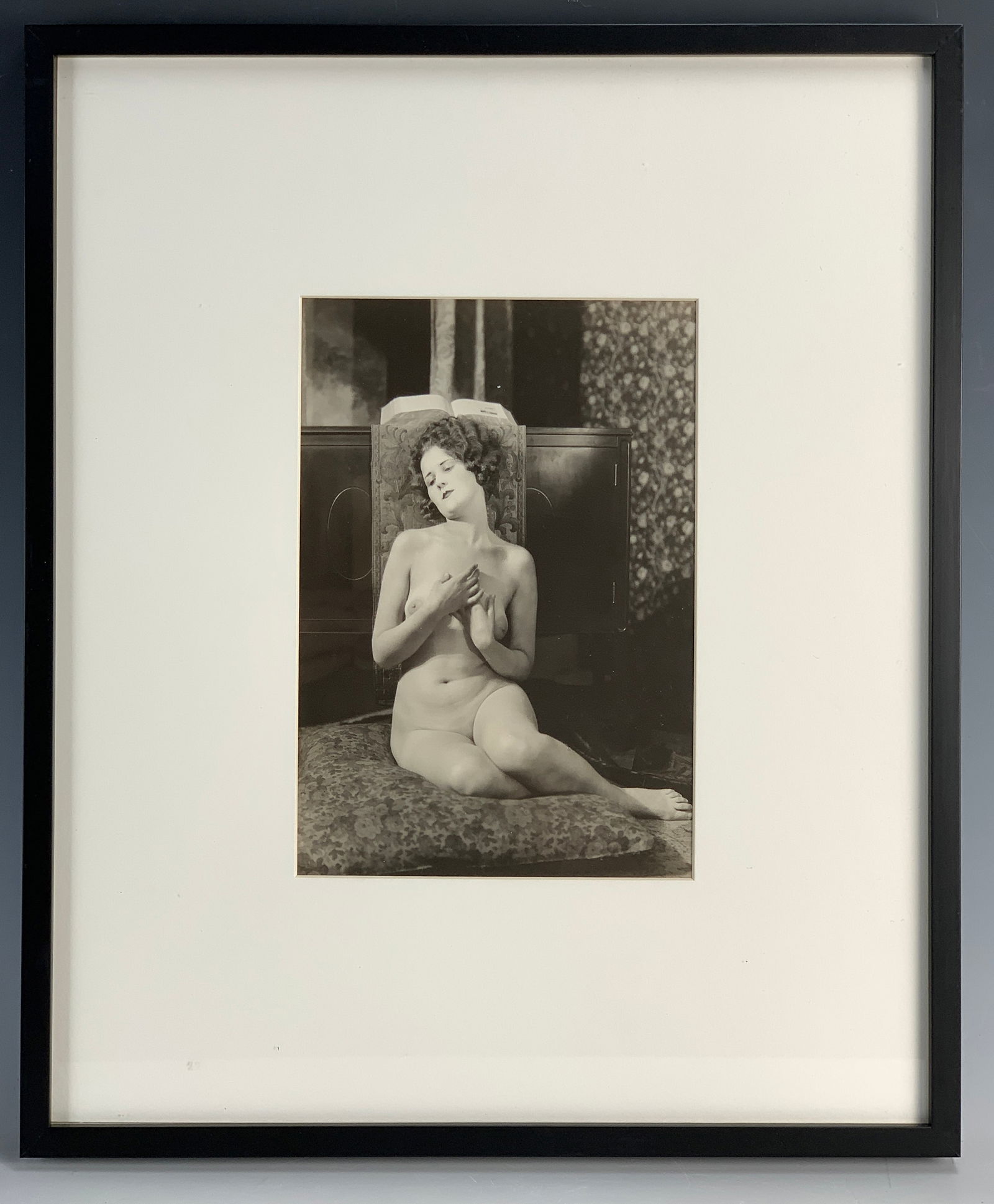 Albert Arthur Allen 1930's Nude Photo: Albert Arthur Allen (1886-1962) Silver gelatin nude photo by well-known Hayward, California photographer Albert Arthur Allen. Photo is stamped "Albert Arthur Allen" on verso. All original, not a copy.