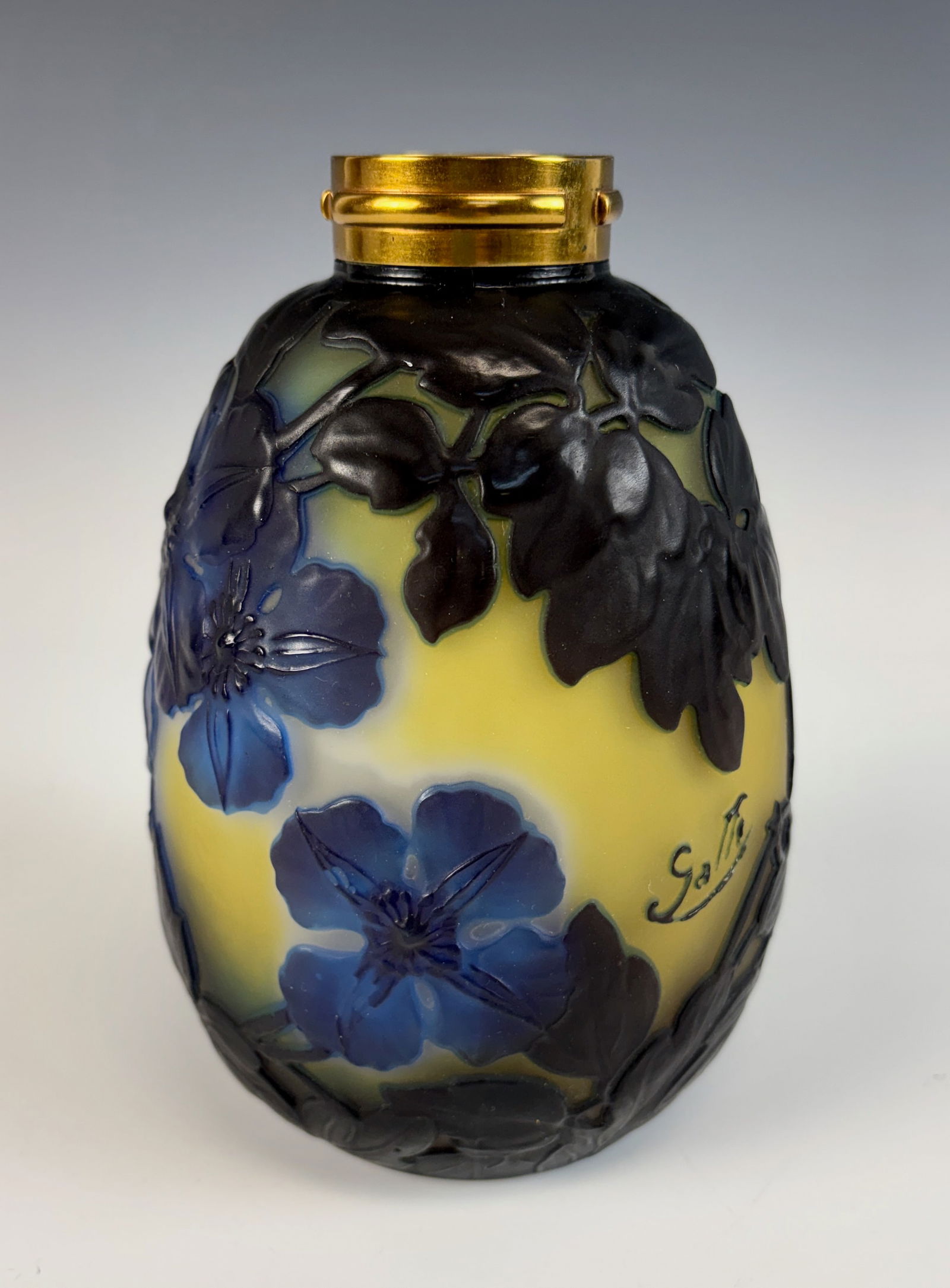 Gallé Signed Clematis Blown-Out Lamp Base: A blown-out art nouveau glass lamp base signed Gallé, featuring a yellow ground decorated with blue and dark blue clematis flowers in the classic Art Nouveau style. In very good condition.