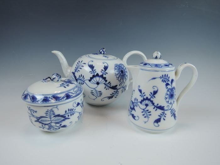 Meissen Porcelain "Blue Onion" Tea Set (1 of 3)