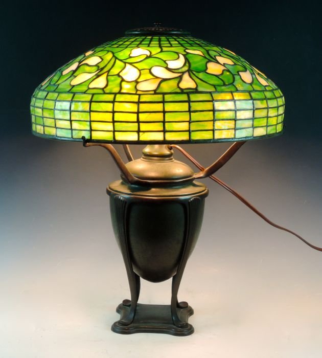 Tiffany Lemon Leaf Table Lamp (1 of 8)